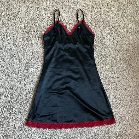 BLACK AND RED LACE TRIMMED SLIP DRESS - Picture 12 of 13